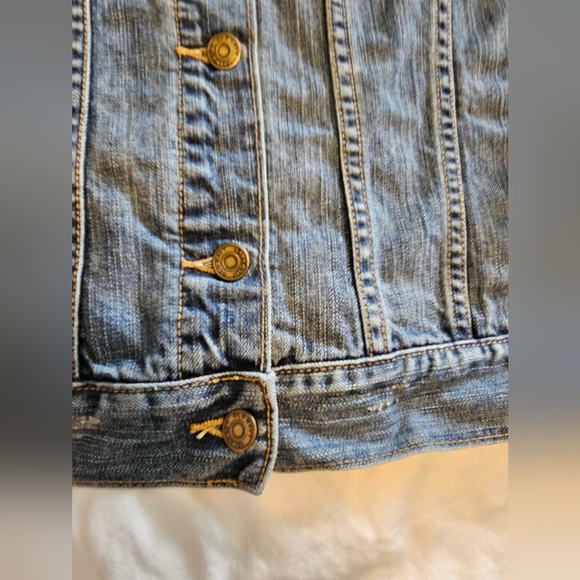 Old Navy Vintage Jean Jacket - Picture 15 of 16